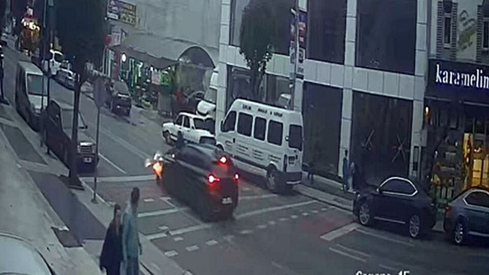 Otomobil çarptı, kaçak göçmen oldukları ortaya çıktı