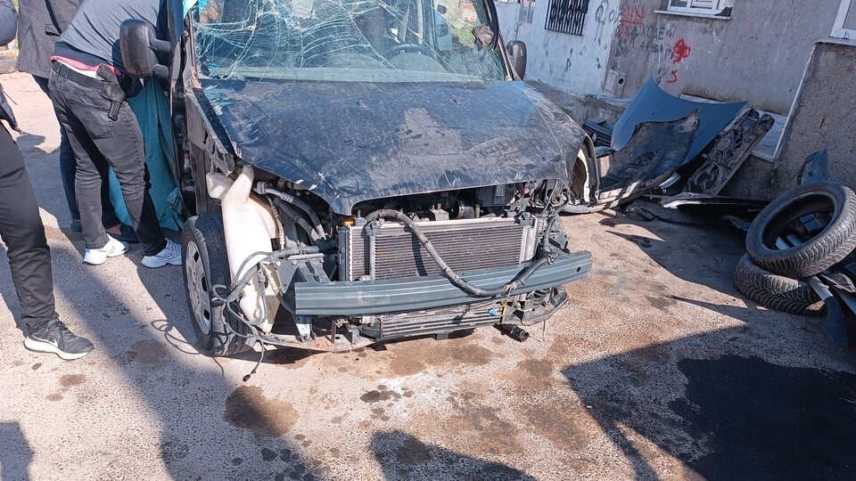 Otomobilin tüm parçalarını çaldılar