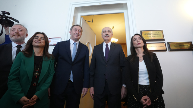 Siyasi partilere yeni anayasa ziyareti