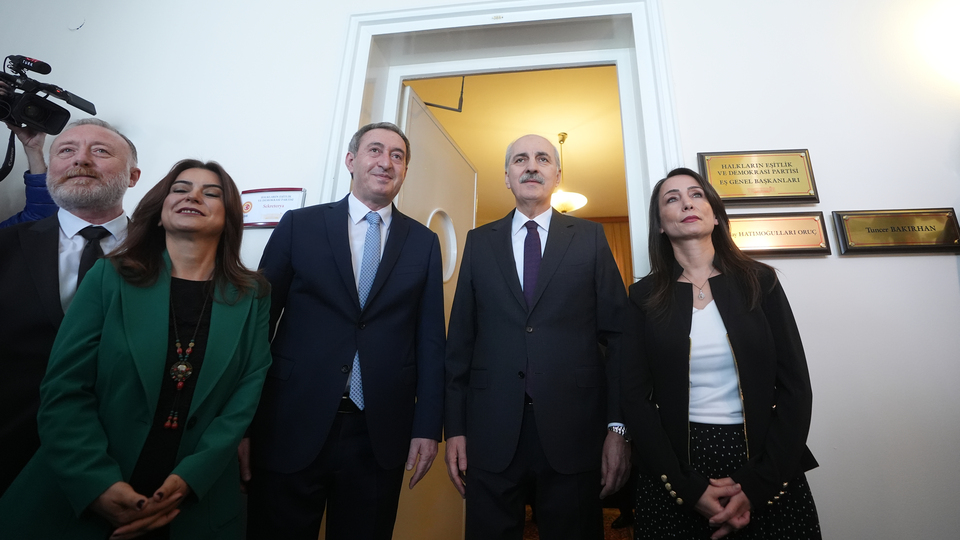 Siyasi partilere yeni anayasa ziyareti