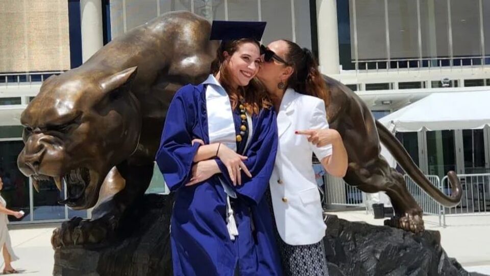 Neşe Erberk'in kızı mezun oldu