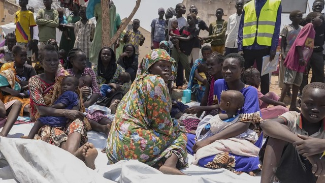 Sudan'da savaştan kaçanlar, Güney Sudan'a geçiyor