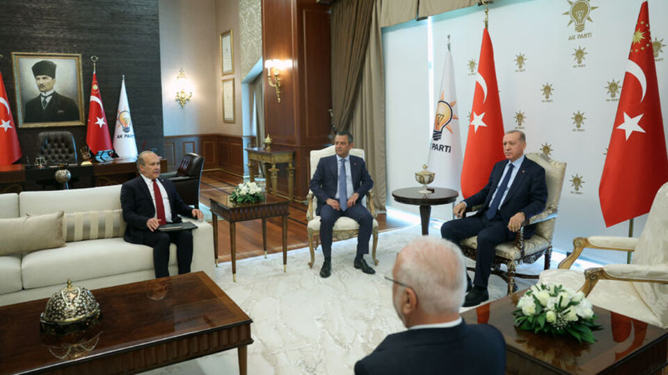 Cumhurbaşkanı Erdoğan ile CHP lideri Özel bir araya geldi