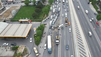 Beylikdüzü E-5'te işçi servisi devrildi: 13 yaralı!