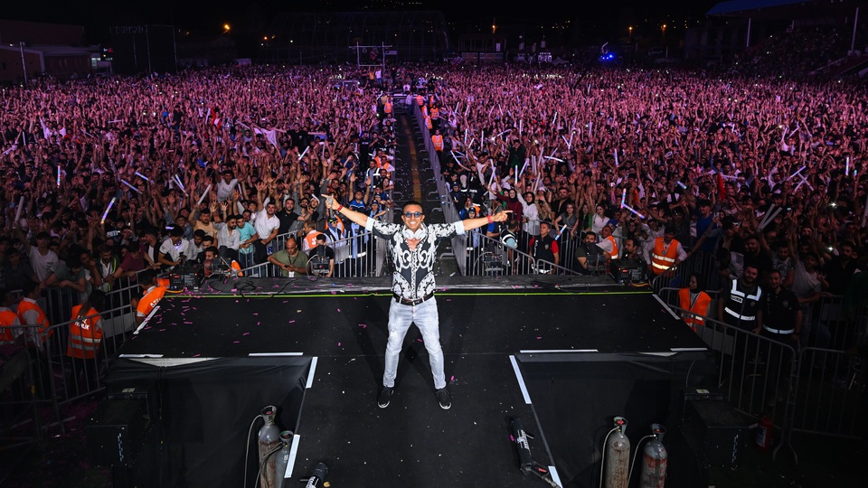 Bir ilke imza atacak