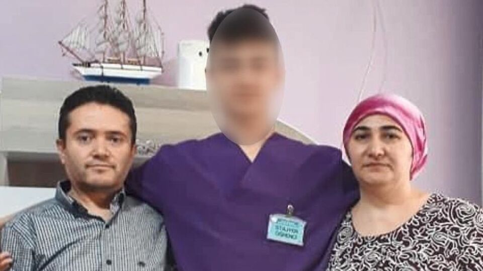 Evlat vahşeti! Babasını defalarca bıçakladı