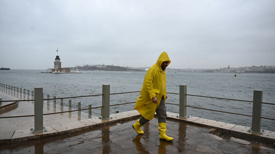 İstanbullular kuvvetli gök gürültülü sağanak yağışa dikkat!