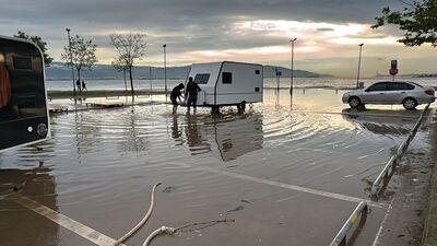 Kuvvetli rüzgar ve sağanak etkili oldu