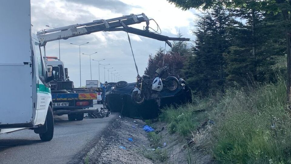 Otomobile çarpan motosikletin sürücüsü öldü