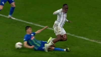 Beşiktaş'tan devre arasında penaltı isyanı!