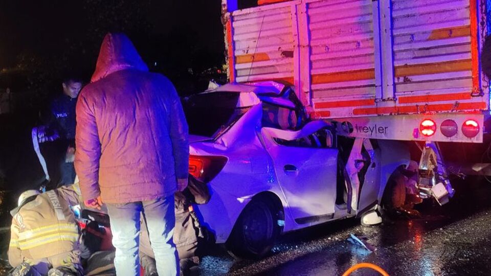 Büyükçekmece'de feci kaza: 1 ölü, 2 yaralı