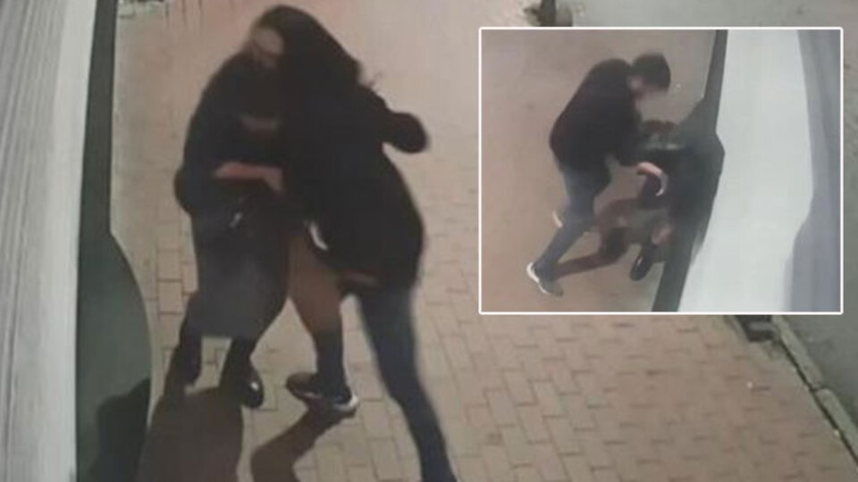 Kadına yumruk ve kafa attı! O anlar kamerada! Gasp dehşeti!