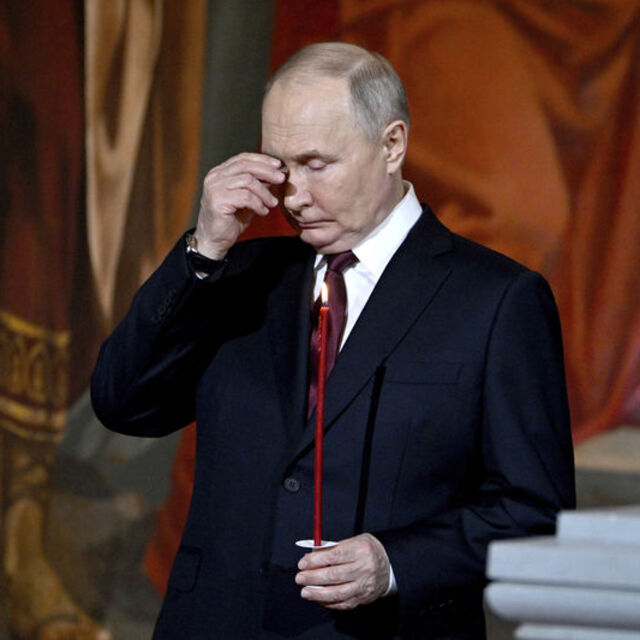 Putin Paskalya ayinine katıldı