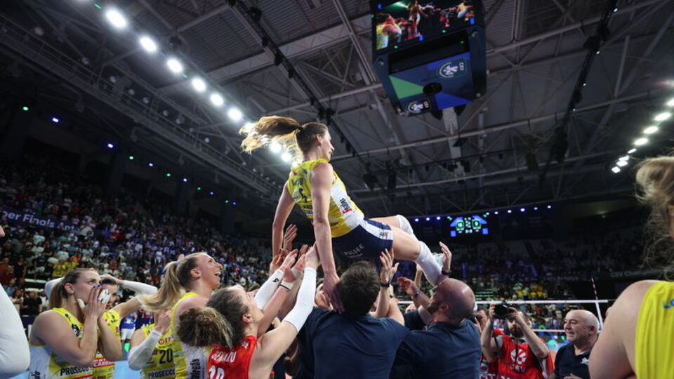 Şampiyon Santarelli'li Carraro Imoco!