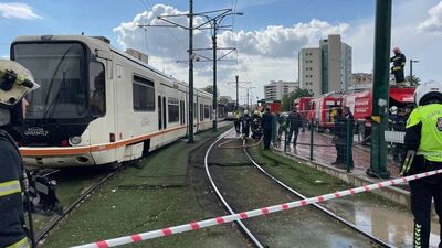 Yıldırım düşen tramvayda yangın çıktı!