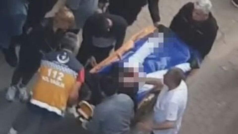 Erkek arkadaşını sokakta bıçakladı!