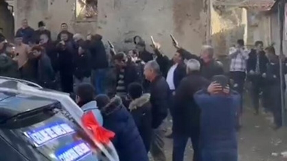 Düğünde havaya ateş açan muhtar gözaltına alındı