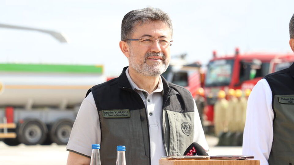 Bakan Yumaklı'dan sokak hayvanlarına yönelik çarpıcı açıklama!