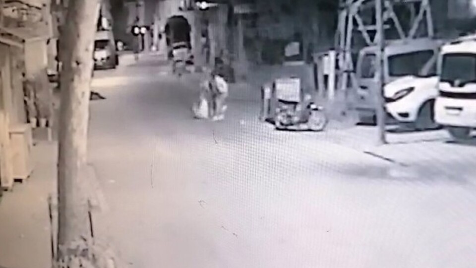 Öldüresiye dövüp yol kenarına bıraktı