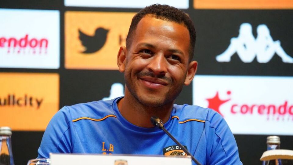 Hull City'de flaş ayrılık!