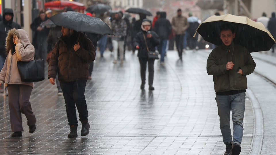 Serin ve yağışlı havalar kaldığı yerden!