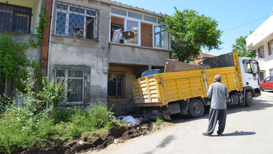 Çöp ev vakası! 10 kamyon çıktı!