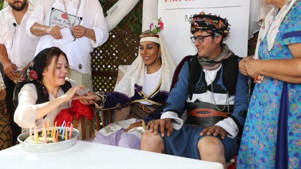 Gelin-damat rolü gerçek oldu! 10 ay sonra evlendiler