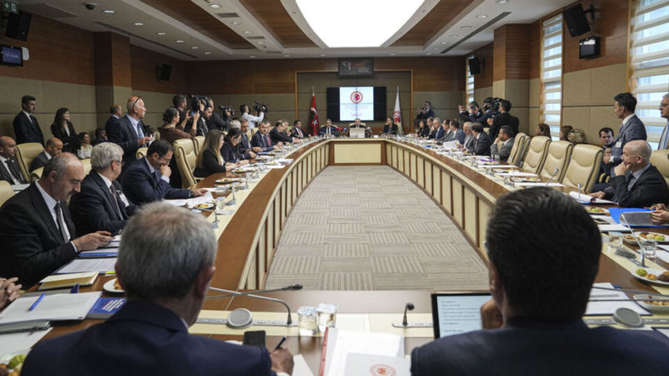 Fahiş fiyatla mücadele kanun teklifi komisyondan geçti