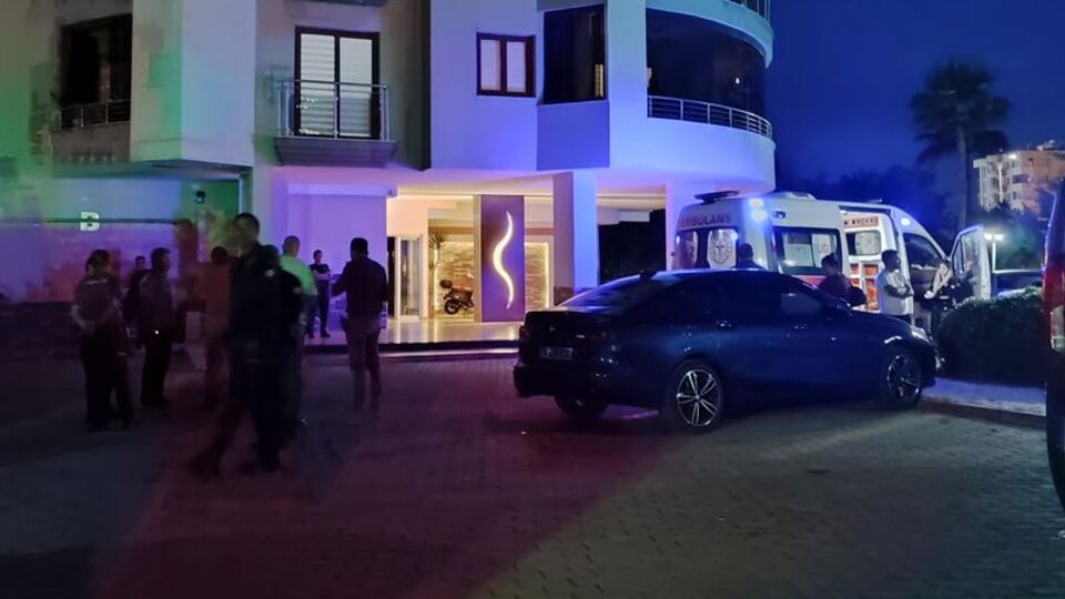 Eşini öldürüp intihar etti