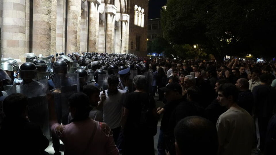 Ermenistan'da kilisenin mitinginde Paşinyan'a istifa çağrısı