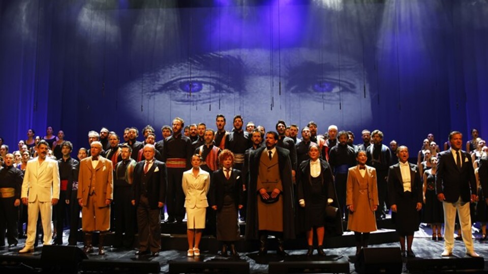 'Yüzünde Yüzler' AKM Tiyatro Salonu'nda