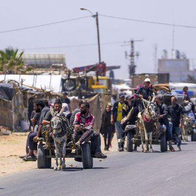 "100 binden fazla Filistinli Refah'tan ayrıldı"