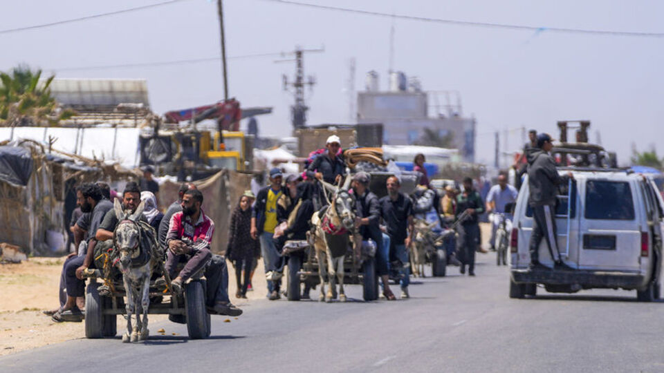 "100 binden fazla Filistinli Refah'tan ayrıldı"