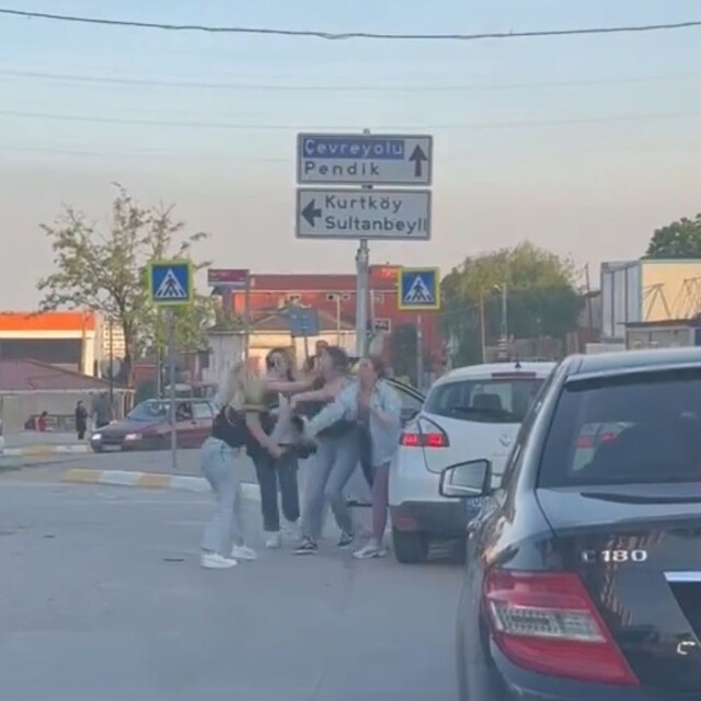Pendik'te kadınların 'yol verme' kavgası