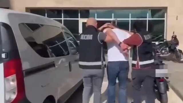 Kırmızı bültenle aranan gaspçı Antalya'da yakalandı