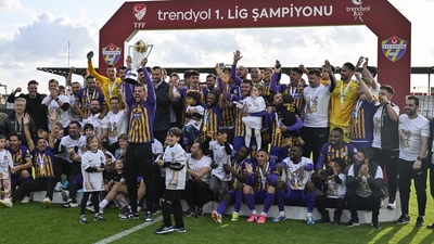 1. Lig'in şampiyonu Eyüpspor, kupasını aldı!