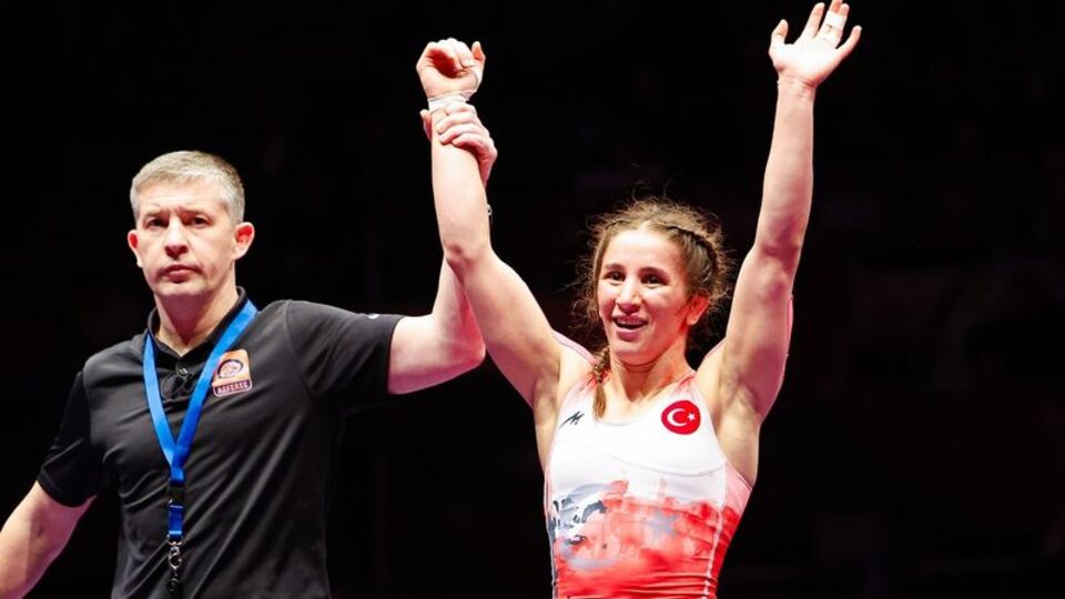 Milli Güreşçi Zeynep Yetgil'den Paris'e kota!