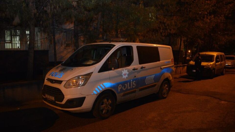 Yeni doğan bebek sokağa terk edildi