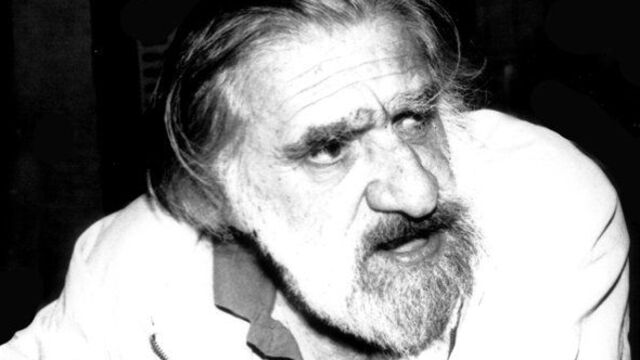 Can Y&uuml;cel kartpostal şairi değildir!