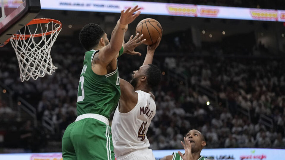 Celtics ve Mavericks 2-1 öne geçti