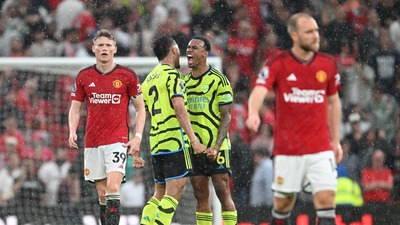 Arsenal, Manu'yu tek golle geçti!