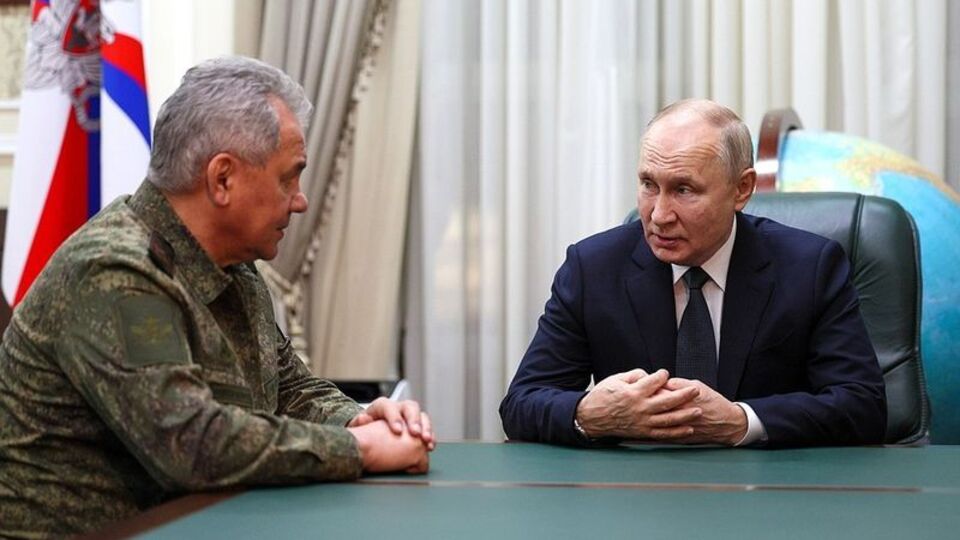 Putin, savunma bakanını görevden aldı