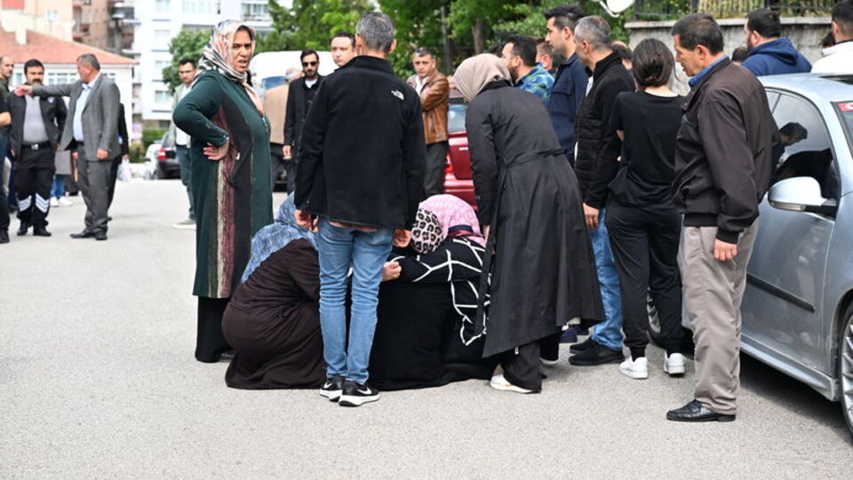 Komiser yardımcısı eşini ve 2 çocuğunu öldürdü!