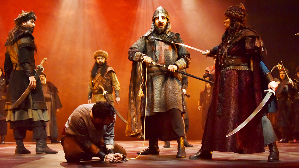 'Devlet Ana' AKM'de seyirciyle buluşuyor