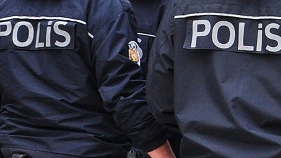 3 emniyet görevlisinin evinde arama