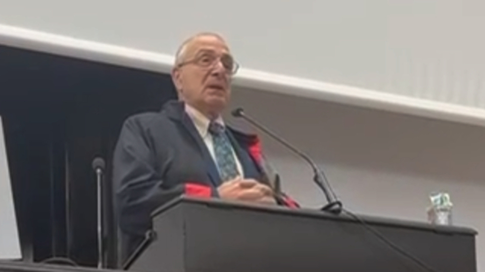 Adem Sözüer'den İstanbul Üniversitesi'nde son ders