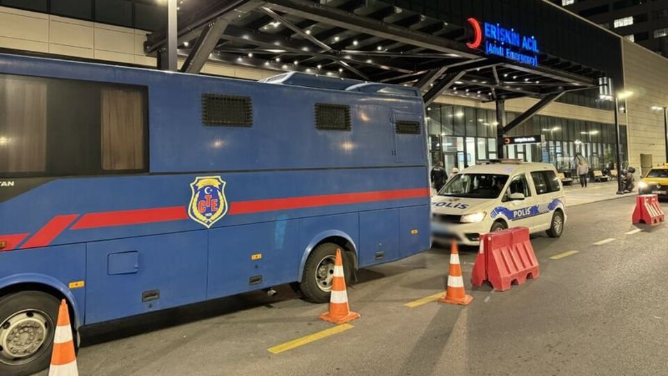 Evinin balkonunda vuruldu, ağır yaralandı