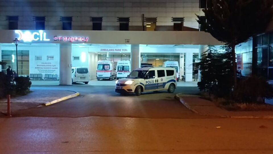 Evine dönen koca, karısını başka adamla yakaladı: 1'i ağır 2 yaralı