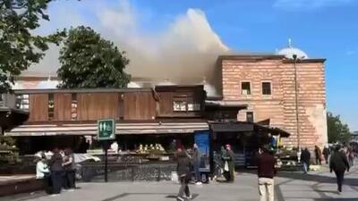 Tarihi Mısır Çarşısı'nda yangın