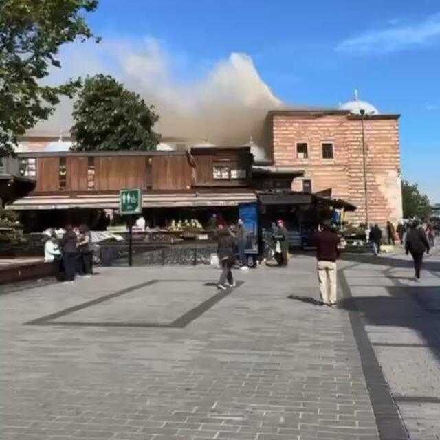 Tarihi Mısır Çarşısı'nda yangın